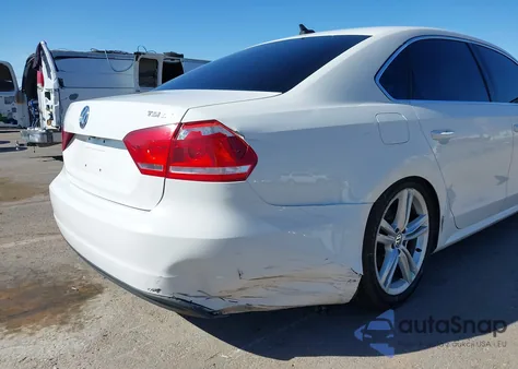 2014 Volkswagen Passat 1.8T Se z USA, uszkodzony, nr VIN 1VWBT7A31EC056596